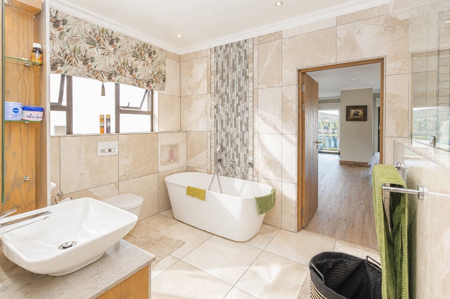 6 Bedroom Property for Sale in Birdwood Estate North West